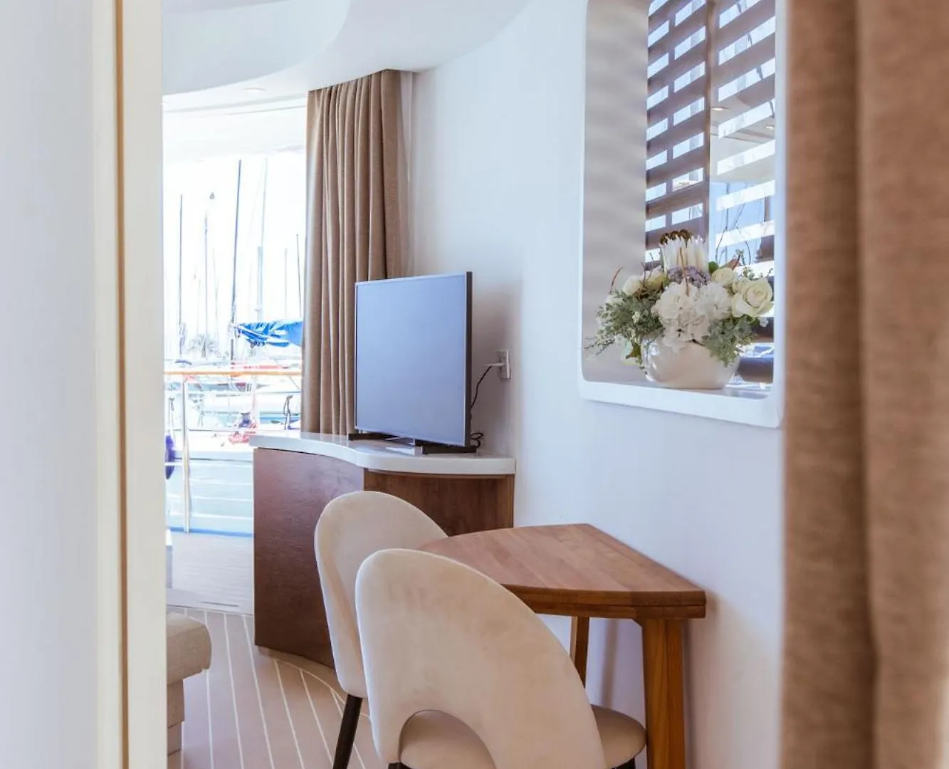 Luxury Floating Apartment - Amor Split