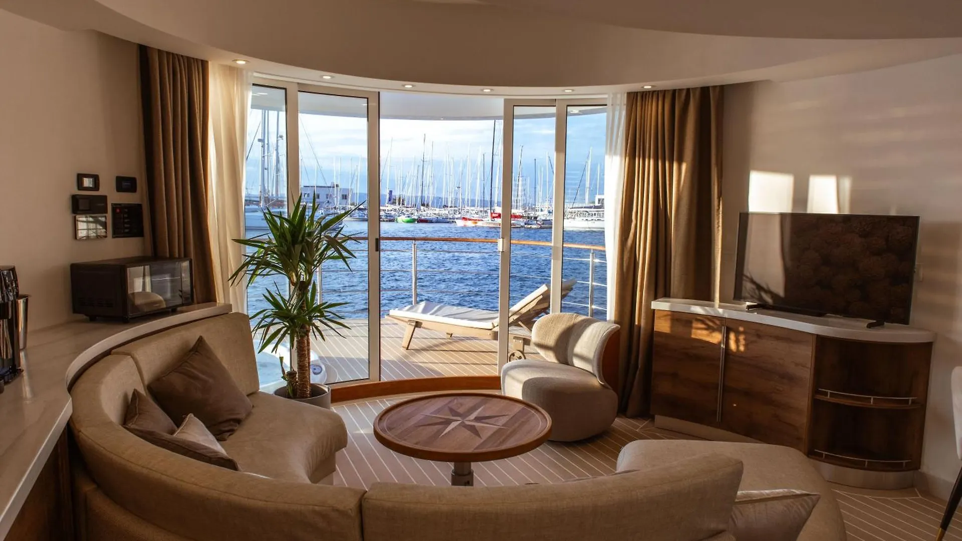Luxury Floating Apartment - Amor Split Botel
